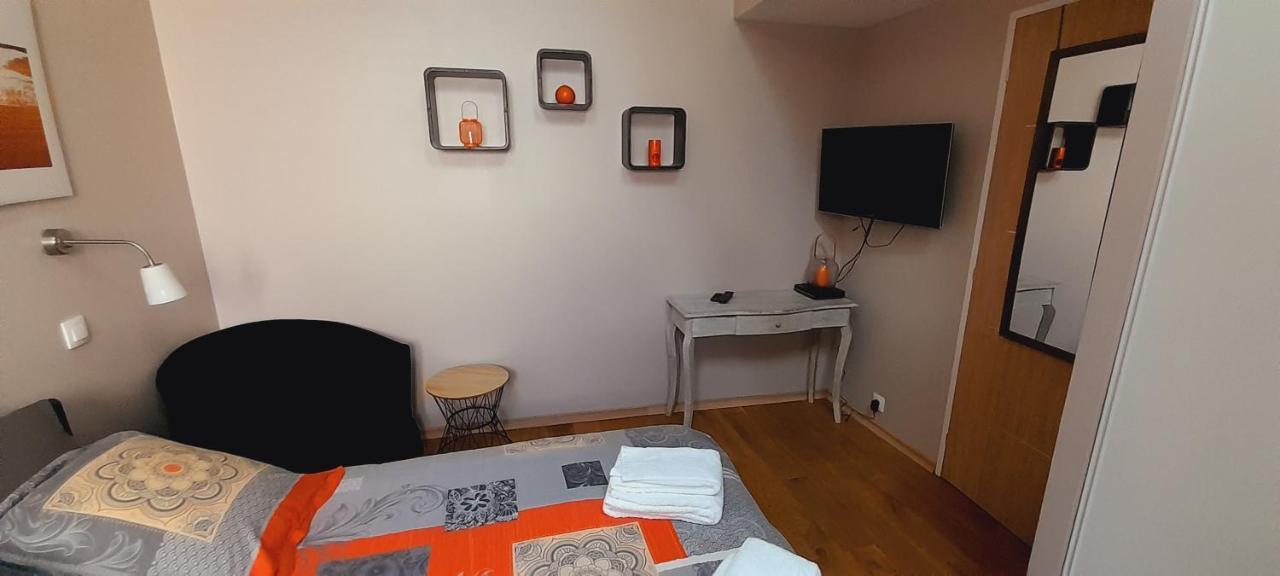 فيلا Le Dionysien *** Saint-Denis-de lʼHôtel المظهر الخارجي الصورة